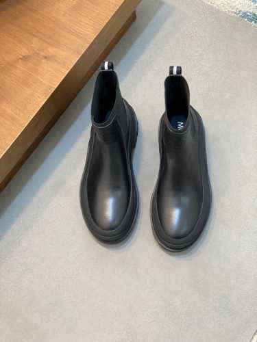 monc 蒙口 顶级原版男鞋高端品牌，新款上市，顶级奢侈品牌，最新時尚休闲高低帮，潮流百搭之款，轻松运动风，鞋面采用原版牛皮。原版牛皮内里 毛里订做 加超精细做