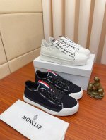 实价： 情侣款moncler 、 蒙口 官网同款 高品质男鞋 材料：牛皮拼接网布弹力布，原版开模防滑大底，男士休闲运动鞋 系带款男鞋系列 潮流风格 随意搭配 脚
