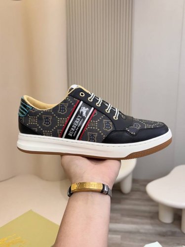 2025新品商品商标：LV* 路易威* 休闲鞋正码码数: 38-44 可订做45 商品材料：鞋面1:1材质皮里，橡胶耐磨大底。
