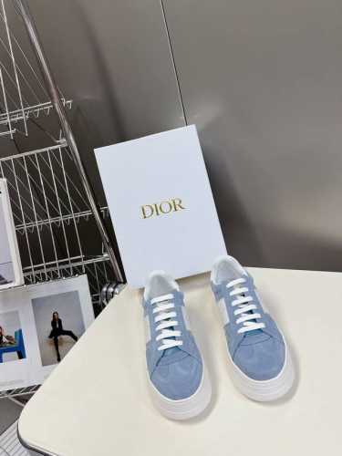 Dior迪奥新款松糕鞋厚底休闲鞋太古汇RMB8230购入开发 这款Dior Star运动鞋延续经久不衰的轮廓，采用牛皮革精心制作，所以上脚会特别的舒服哦饰以同色