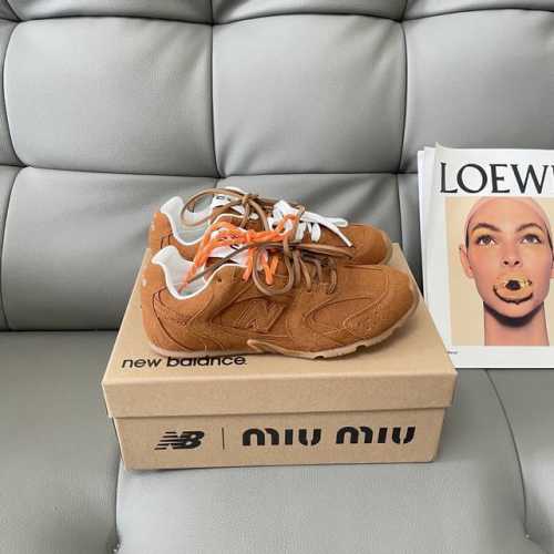 橙子出厂价200，男码+10 miu Miu New Balance联名款 Nb复古休闲运动鞋 德训鞋阿甘鞋 情侣款 复古做旧破碎的毛边很随意不羁，整双鞋子设计