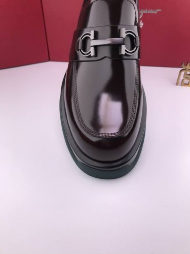 全油边工艺 Ferragam* 哑光软开边珠 Pu软厚底 高档商务皮鞋 进口开边珠牛皮 最好的皮革产品，价格和质量最高，光泽 手感 皮面等指标一流 全包羊皮内里