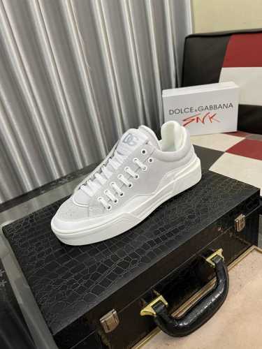出厂价： Dg～ 男士休闲鞋 2024Z柜同步发售 码数:38-44# 鞋面选用多材质拼接真皮内里，舒适透气，鞋底：原版舒适耐磨大底，实物拍摄实物更赞