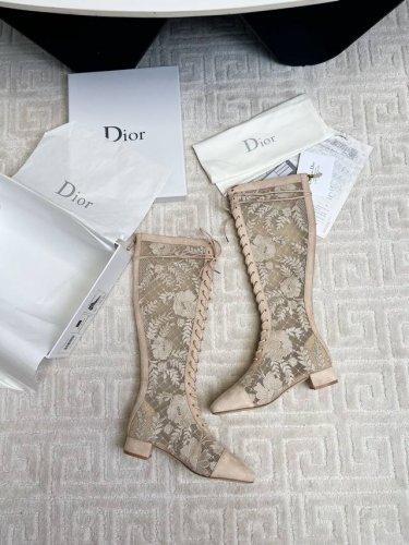 出厂 顶级品质dior Ss23 New Arrival～Cd 春夏蕾丝刺绣网靴新品 玫瑰花蕾丝刺绣，精致绝美的存在！ 鞋头麂皮材质，鞋底意大利进口牛皮材质！