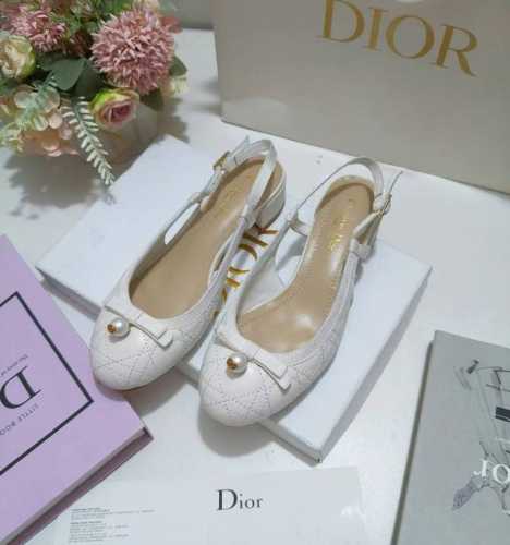 出厂价皮底 ，橡胶Dior Ss2024 New Arrival～迪奥24Fw新品珍珠蝴蝶结芭蕾舞鞋D家这一季的芭蕾舞平底鞋，舒适度极佳上脚舒舒服服的太好穿了～