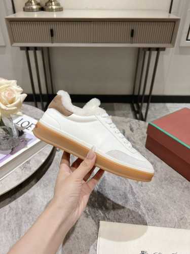 羊毛款:女 男10 情侣款lp新品发售loro Piana 官网同款针织拖鞋｜ 采用 Wish 超软牛皮面料制作｜ 鞋面采用超柔牛皮面料制作工艺｜内里垫脚羊毛，