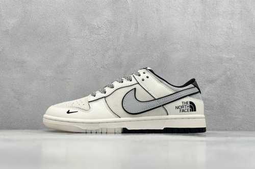 現貨 终端放店XC版 Nk SB Dunk Low 北面 x CDG三方联名 黑字灰勾 周年高端定制 低帮休闲板鞋#定制鞋盒 大厂纯原品质出货 超高清洁度 皮料