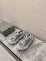 男装10 春夏balenciaga巴黎世家轮胎鞋最新款轮胎底复古休闲运动鞋系列推出the Hacker Project系列探索时尚界对于原创与挪用的概念、以全新