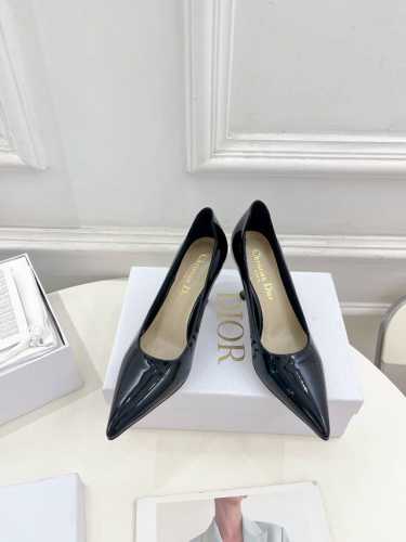 Dior 迪奥 24 2024早春新品 顶级版本 专柜主打新款 珍珠跟尖头高跟单鞋 硬货上新 代购级别！高级感十足！国内外博主刷爆的一款，复古又时髦 上脚美炸了