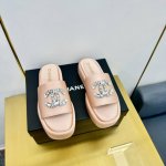 Chanel香奈儿 2024专柜顶级玛丽珍单鞋拖鞋 这款经典设计；各大社交平台热门的款式晒图 简直疯抢了、明星仙女们的挚爱 多元化非常百搭，不卡脚也不会磨脚 质