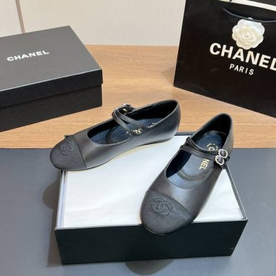 高版本 春夏新款Chanel 香奈儿双拌带平底芭蕾舞鞋、玛丽珍小单鞋 香奶奶家一贯的优雅名媛气质 高级感十足！上脚非常Nice～不管光脚穿或搭配裙装、裤装、都非