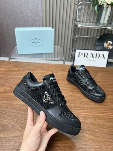 新款 普拉达 Prada.. 经典款，黑色 白色 35-42