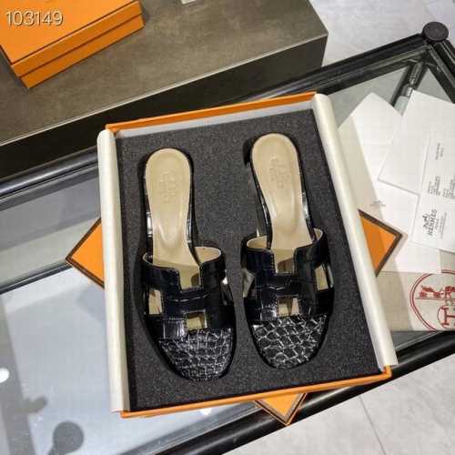 Hermes爱马仕 历史代表作品，永恒经典款h凉拖居家出行两不误，上脚颜值超高！原版鞋1:1制作，顶级版本，上脚非常舒服大方，大牌名明最爱的奢侈品。高档华丽的完