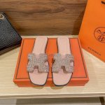出厂： Hermes 爱马仕 夏季经典水钻H拖 平底拖鞋 旅游度假沙滩凉拖 码数：35-42