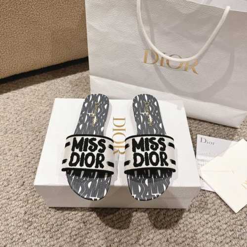 代购级别！2024新款迪奥miss Dior 系列平底拖鞋，经典上乘美艳力作 dior专柜最火春夏系列 兼备气质 时尚 经典耐看的设计风格 上脚效果特别美！原版