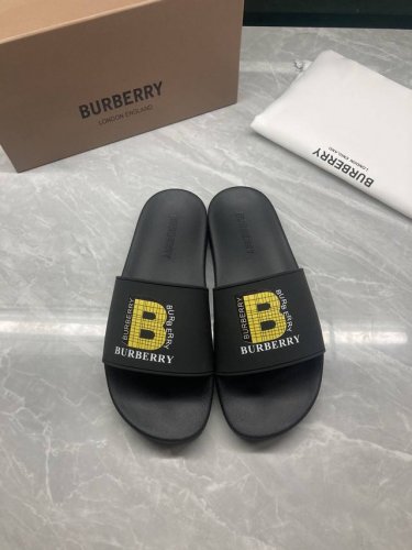 130￥Burberry巴宝莉新色平底鞋拖鞋休闲拖沙滩鞋一字拖鞋 码数：3646