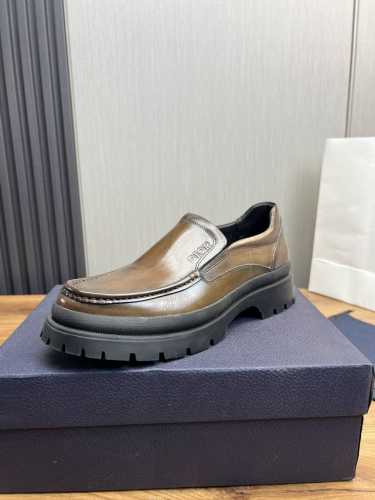 工厂价 迪奥.CD男士商务休闲皮鞋全部采用进口原版品牌皮料，只为打造更为舒适的穿着体验，鞋面：原版牛皮进口牛皮里，原版防滑耐磨橡胶大底8-45 45不退换