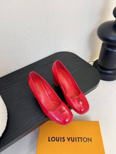 Louis Vuitton Lv Swing 高跟鞋最火最新金属跟玛丽珍后空粗跟凉鞋字母标高跟单鞋 原版开模V型金属跟！ 鞋面：小牛皮 牛漆皮 内里垫脚：羊皮