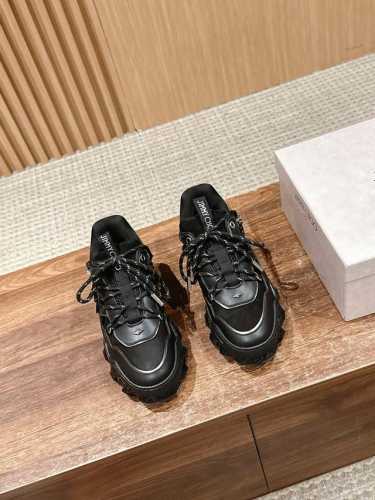 560#情侣码 #周仰杰新款老爹鞋 钻石切割鞋底无限运动鞋解锁时髦穿搭公式 Diamond无限休闲鞋，用简约设计与立体廓形为穿搭加分，赋予造型更多层次感与时尚度