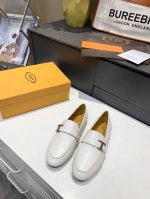出厂 Tod’S托德斯刘诗诗同款平底乐福鞋 专柜新品经典t扣英伦风乐福单鞋，款式简洁大气，舒适时尚淑女气质十足乐福鞋懒人休闲必备面料柔软真皮材质，搭载质感金属，