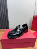 工厂价菲拉格慕. Ferragamo 男士厚底乐福鞋，最新爆款，1:1原单代购品质，顶级狠货，鞋面进口开边珠牛皮，手工立体缝线凸显是圆形鞋头设计，内里垫脚均采用