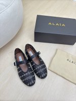 镂空 金属鸡眼 玛丽珍单鞋 Alaia 拖鞋来自巴黎黑色 一见倾心纯手工 高级 经典阿莱娅还有另外性感的一面配上不同款式，不同风格都能轻松驾驭，无论牛仔裤，西装