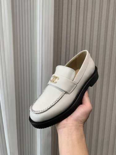 出厂价 Chane* ｜小香经典拼色双c乐福鞋单鞋乐福鞋爱好者绝不能错过这款气质上更中性帅气几分 线条感很足鞋面采用进口小牛皮 牛油内里垫脚采用丝绸羊皮意大利进