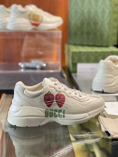 Gucci古驰rhyton 运动鞋.老爹鞋Size；35~45原皮料 ：牛皮 原材料不磨脚，不掉漆，显腿长，还柔软虽然贵一点 ，有种品质叫做 放心免检Dd10