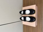 Miu Miu 25ss 春夏新款走秀 玛丽珍 德训 休闲鞋 秀场工艺来自Miu Miu系列的细节特写 新季的潮流要素与此刻挚爱的概念，多元对撞，传达现代风格~