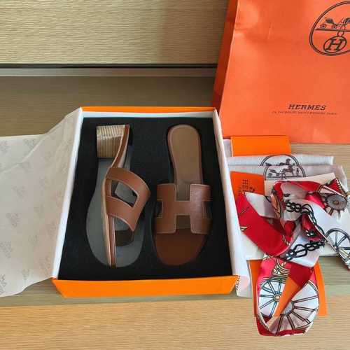 橙子出厂价 Hermes 爱马仕 夏季经典粗跟h拖鞋 旅游度假沙滩凉拖 面料：羊皮纹 跟高：4.5Cm 码数：35-42