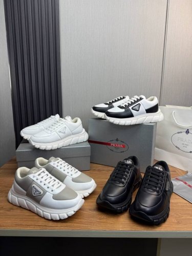 工厂价Prada 普拉达.官网新品来袭，专柜同步1:1发售原厂配置，进口原版牛皮拼接进口网布，经典版面运动潮达人，进口水染牛皮里垫，鞋底：原厂特供原版底超级舒适