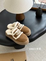 Ugg新款澳洲厚底小羊羔毛网红拖鞋，小胖丁嘟嘟拖 材质牛皮，内里真羊毛，配刺绣 Ugg字样百搭时尚！ 三色：栗色.羚羊棕. 沙色 码数：35-40 ！