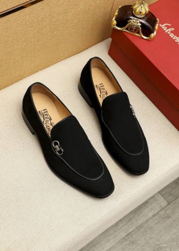 商品商标：Ferragamo 菲拉格慕 休闲皮鞋正码码数: 38-44 45.订制商品材料：精选 进口头层磨砂小牛皮鞋面+奢华五金扣，进口水染牛皮内里 强烈立体