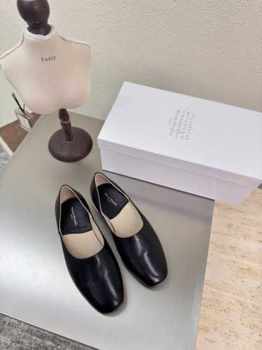 平底复古 胎牛皮 平底单鞋 mm6 Maison Margiela P400 胎小牛皮面料 反绒面 内里 真皮大底 韵染工艺 大热时尚风格 黑色 胎小牛皮 Mm