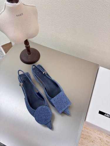 jacquemus25Ss尖头几何图案 几何图案 装饰 后空鞋 蓝色牛仔布 个性突出 鲜明格调 面料 小牛皮 内里 小羊皮 大底 意大利真皮大底 码数 35 3