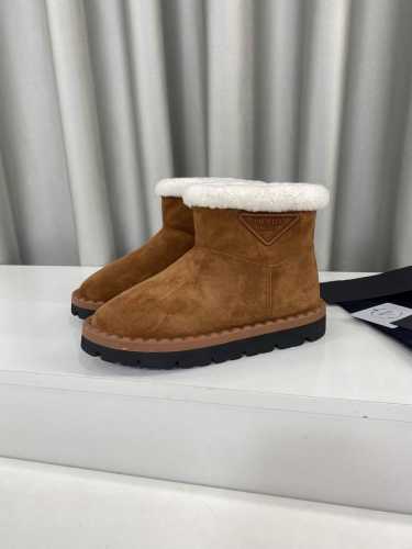 独家顶级版本 Prad*A普拉*达23Vs秋冬季最新爆款系列 圆头三角标雪地短靴 众多网红上脚，这款圆头粗跟，瘦腿神器，超帅霸气，原版1:1复刻，版型超正，今年