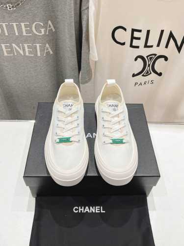 –Chanel* 小香2025ss最新休闲鞋，目前超级流行的饼干鞋网红明星小红书狂追热推 发售蠢萌可爱的造型带了点复古味！ 造型特殊，很有辨识度， 显瘦显腿长，