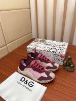 实价： 新款dolce＆Gabbana Dg重工系列，新款休闲时尚鞋版型简洁大气，时尚专属时尚又大方。原版透气绵布+手绘工艺，舒适的透气内里。精致奢华，超a级别
