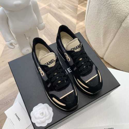 Chanel & Vintage 秋冬新品运动鞋 无敌增高的运动鞋，大约4Cm左右，超喜欢这种气棉大底，走路舒服又显腿长♀黑色底简单又好搭配，羊京 漆皮和布拼接