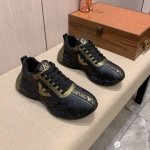 新款: 厂价: 阿玛尼ARMANI* 最新爆款休闲鞋，顶端品牌奢侈～代购，顶级～质量。鞋面選用进口透气牛皮搭配材质透气羊皮垫脚 精细做工。原版个性时尚柔软橡膠耐