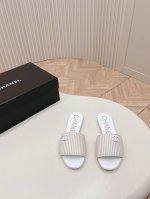 出厂 Chanel 香奈儿 2024新款凉鞋拖鞋系列 最新条纹款 经典系列 每个款式都很赞 优雅高贵 舒适百搭 鞋面：原版定制耐面 垫脚：定制羊皮 鞋底：意大利