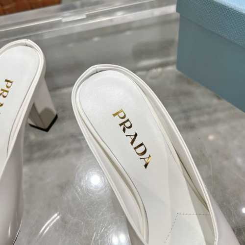 工厂价P310，25年新款上市走秀明星新品时尚潮流【Prada 普拉达】方头高跟方跟粗跟凉鞋后空单鞋。鞋面采用进口牛漆皮，开边珠、内里垫脚为进口羊皮，意大利注塑