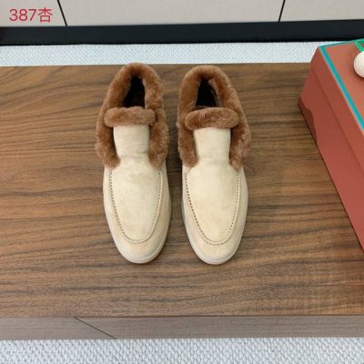 Loro Piana 高帮毛里乐福鞋。意大利顶级羊绒复古优雅低调奢华。时尚性与皮料实用性同样兼具依然全网最高品质。鞋面羊京丝质柔滑。手工缝线，A级羊毛里。原版大