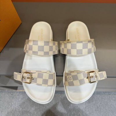码数38-45LV路易威登 最新款 系列 Oblique 厚底 拖鞋 凉鞋原版购入开发 做货 这款 LV H-Town 凉鞋致敬运动风格经典标识，彰显 LV 的
