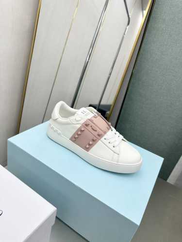 顶级版本 奴家最新厚底高版本 Valentino 华伦天奴23Ss春夏厚底柳钉运动休闲鞋小白鞋 最新款 爆款系列 日本上线后一鞋难求 超级火爆 经典柳钉系搭配厚