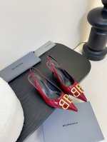 BALENCIA新款高跟鞋超有气质妥妥的自留款 上脚尤为惊艳，闭眼入都是不会后悔 进口牛漆皮鞋面 羊皮内里 真皮大底 尺码:35–39 40定制
