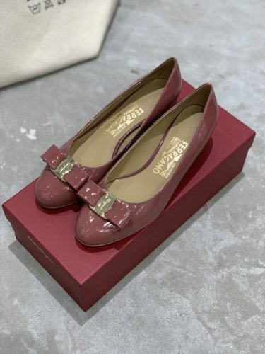 工厂P价 皮扣，皮蝴蝶结Salvatore Ferraga*O 菲拉*慕经典款Vara蝴蝶结圆头芭蕾舞单鞋 Vara真的是菲拉*慕家最经典最值得入手的一双鞋，可