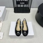 出厂： 独家顶级版本Dior*迪奥 2024Vs秋冬新款单鞋系列珍珠扣后空单鞋原版购入开发 ！完美还原这款鞋的楦形细节鞋面进口牛漆皮 内里垫脚细腻小羊皮，看细节