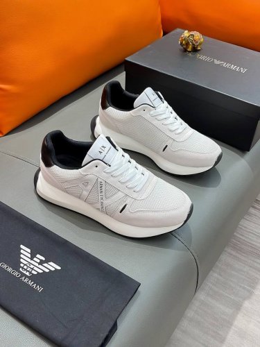 商品名称：Armani 阿玛尼 正规码数 38-44 休闲鞋 商品材料：精选 牛皮鞋面，柔软羊皮垫脚；原厂特供大底。