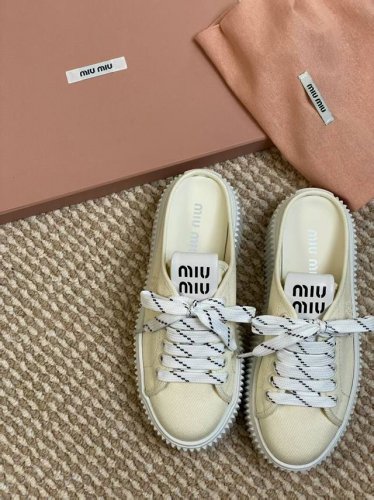 出 P300 Miumiu缪缪 最新款 魔术贴 帆布 厚底 饼干鞋 休闲 运动鞋 原版购入开发 做货 隽永丹宁汲取迷人Miu Miu风格，造就新款运动鞋。鞋舌丝